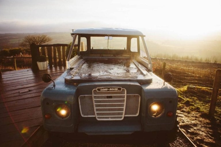 Bluebird Penthouse Cabin w/ Land Rover Hot Tub