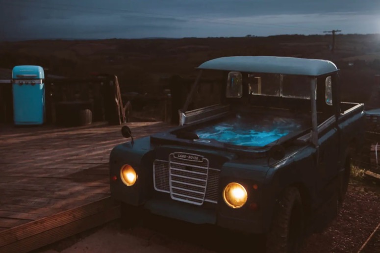 Bluebird Penthouse Cabin w/ Land Rover Hot Tub