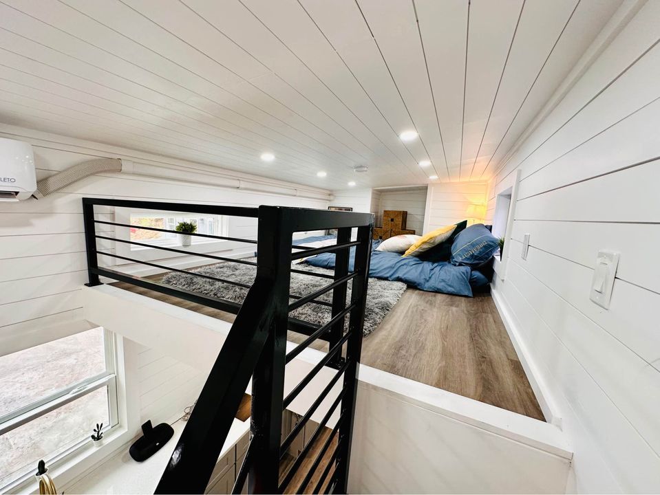 Live Large in a Small Space: King Size Bed in This 24′ Tiny House