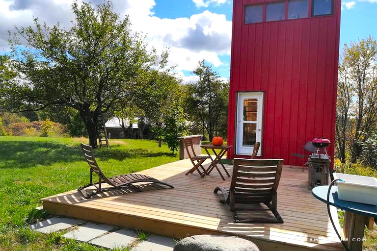 Bright Red Tall and Modern Tiny House near Belleville Ontario via Glamping Hub 0020