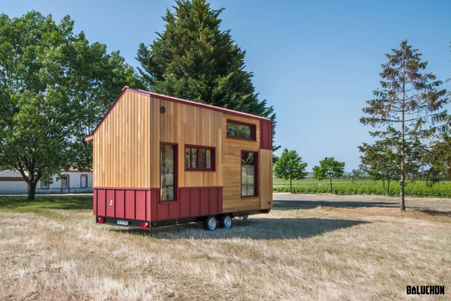 Tiny home office with guest loft and gym in a compact, modern design. Perfect for remote work and re.