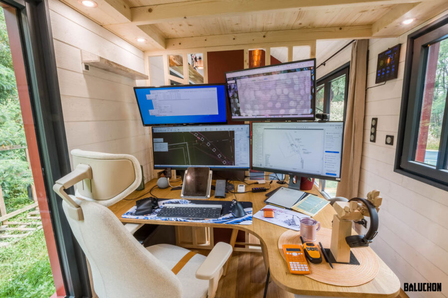 Browny Christophe’s Tiny Home Office 3