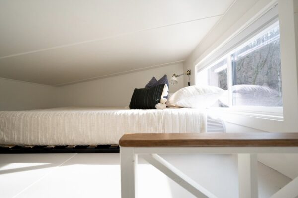 Curated visual reference: Curated Tiny House Country Retreat Gallery View 47