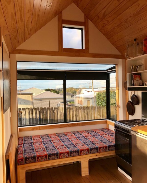 Camandas Love-Shack Tiny House in New Zealand via camandas_tinyhouse-Instagram 004