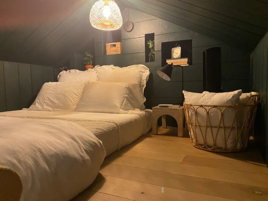 Cedar Flat w a Cozy Loft Bedroom 665
