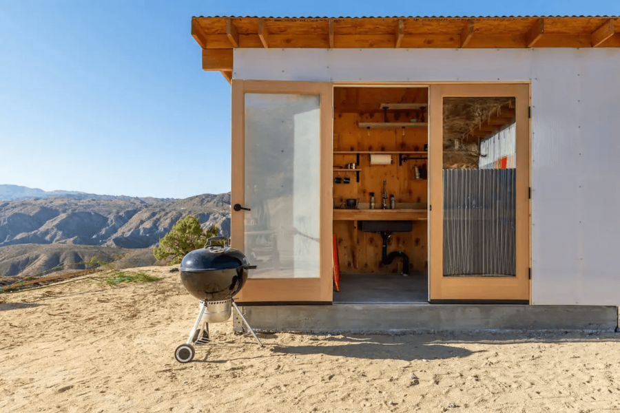 Clear Cabin in Yucca Valley California 17