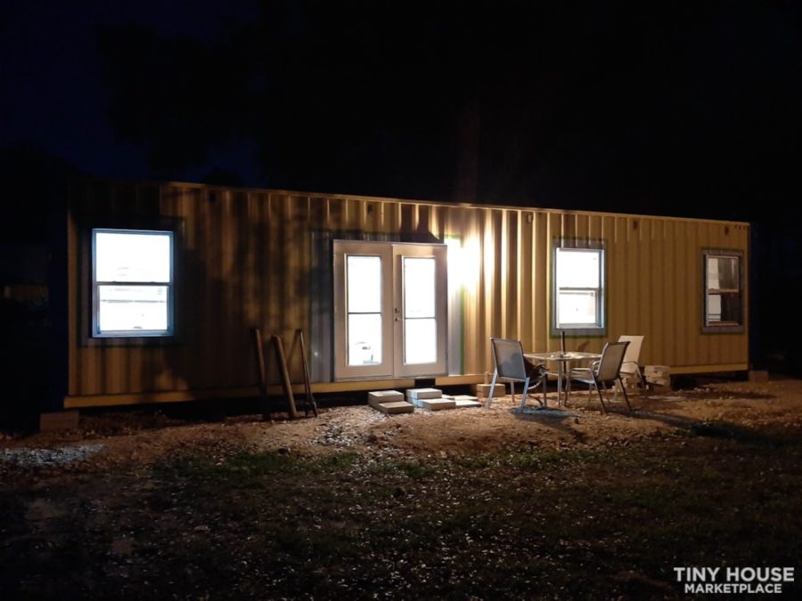 Colorful 40′ Container Home in Florida 6