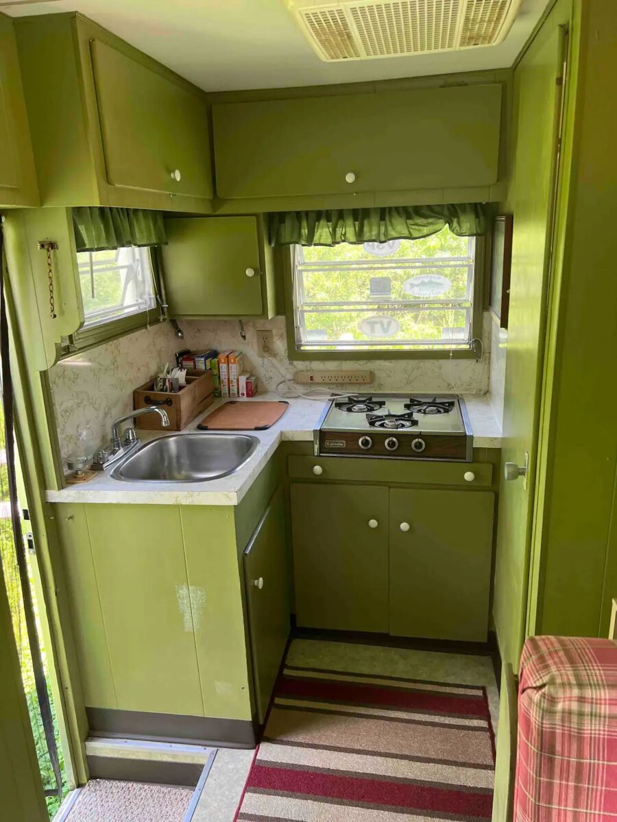 Country Cabin & 70s Camper 1114