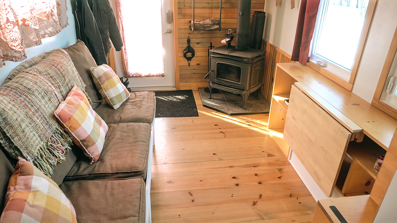 Couple’s 3 Years Living Fully Off-Grid in a Tiny House