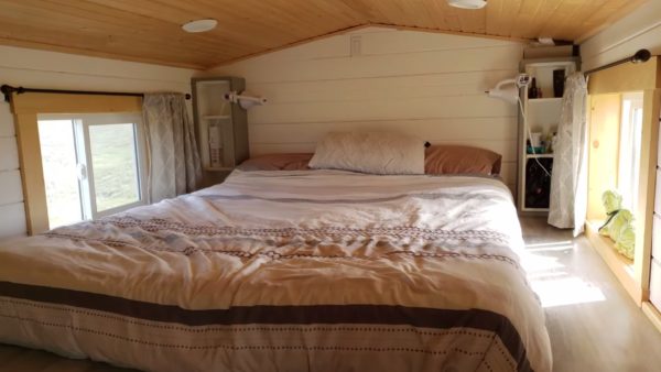 Couples 290 sq ft Simple Tiny Home 006