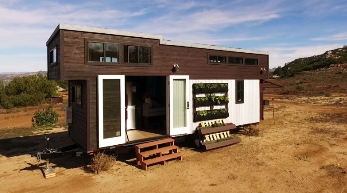 Couples Survival Tiny House 001