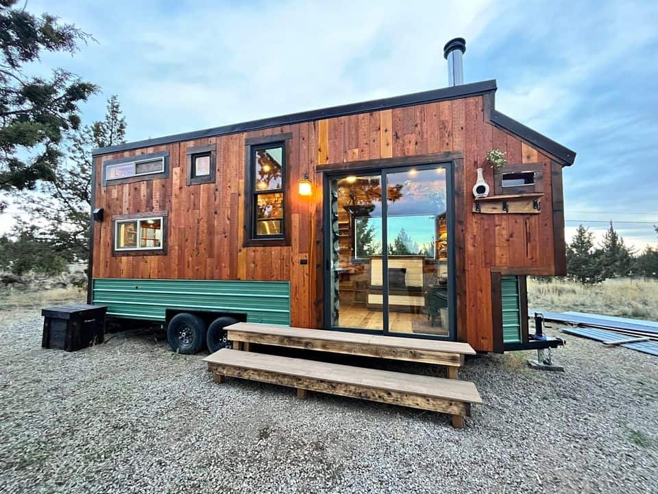 Cozy Wooden Tiny House with Modern Design