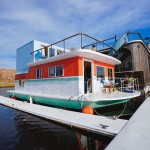 Cozy Little Houseboat Vacation in Queens, New York