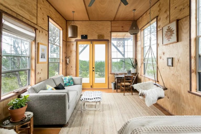 DIY Off-Grid Eco Cabin Getaway in Texas