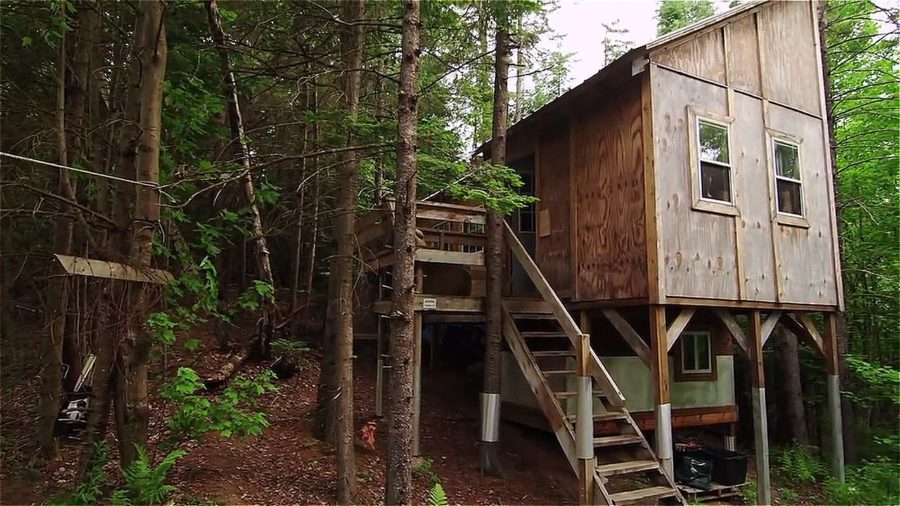 Diedricksen Brothers Tiny Cabin Escape in Northern Vermont 01