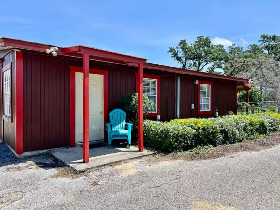 Duck Haven Tiny House & Wildlife Sanctuary – Dade City, FL