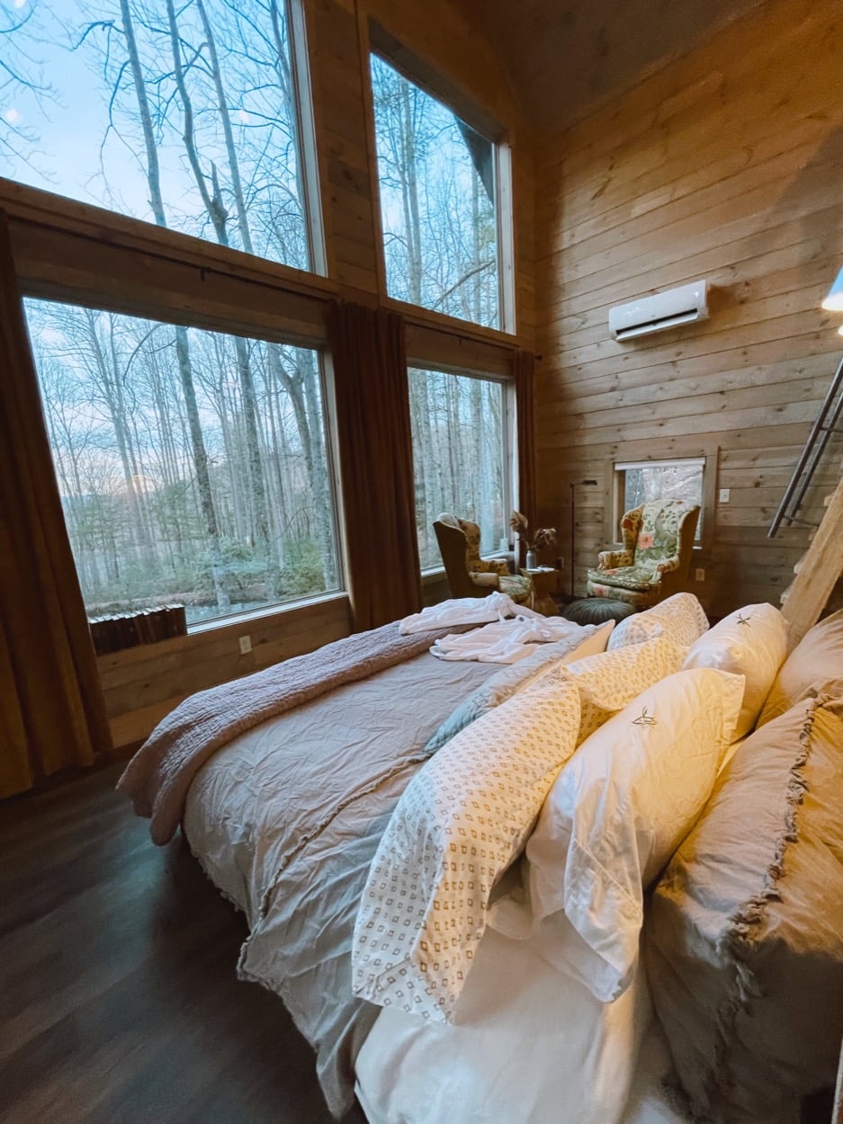 Edenwood Tiny Cabin with Hot Tub Loft The Hive Drive Bus 0013
