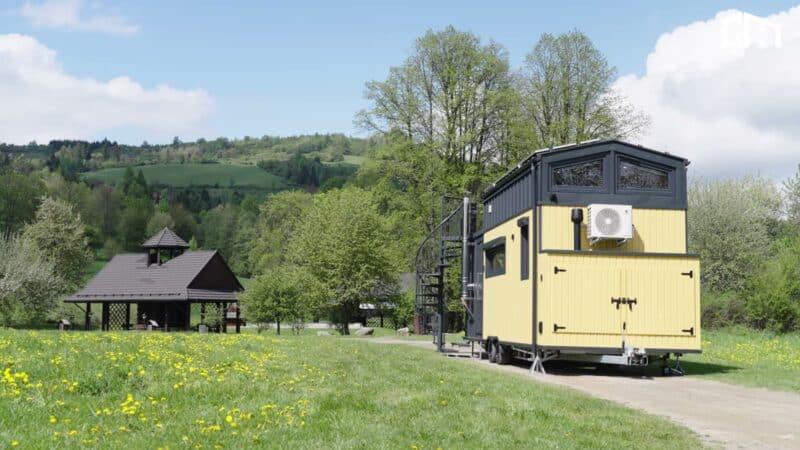 Erica-Craft-House-Video-meadow-end-view
