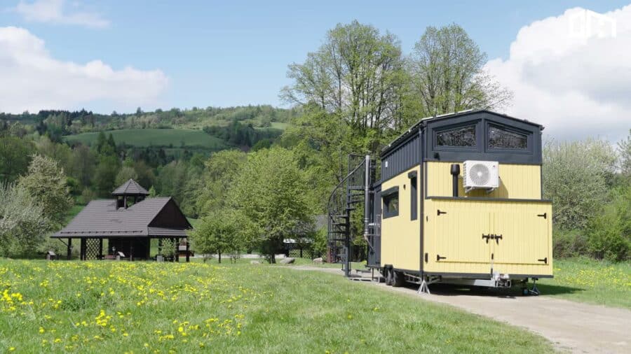 Erica-Craft-House-Video-meadow-end-view