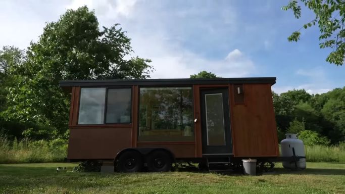 Escape Tiny Home Off-Grid Vacation 4