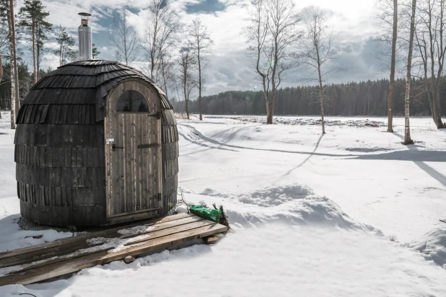 Estonia Tiny House Looks Like Mirrored Box 007