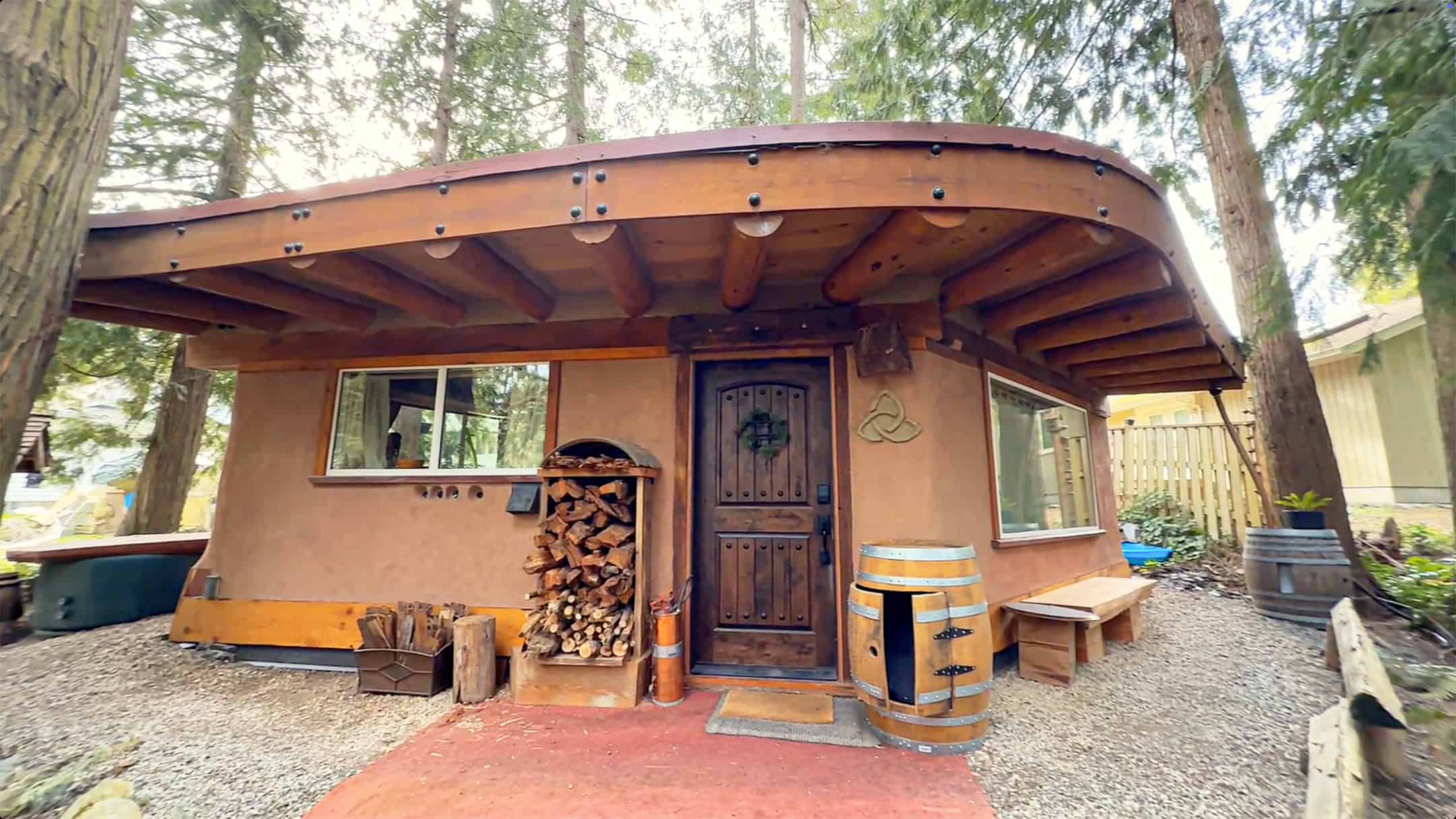 Tiny House with Green Roof and Cob Construction