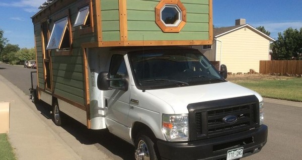 Ford-Cargo-House-Truck-Tiny-House-RVs-002