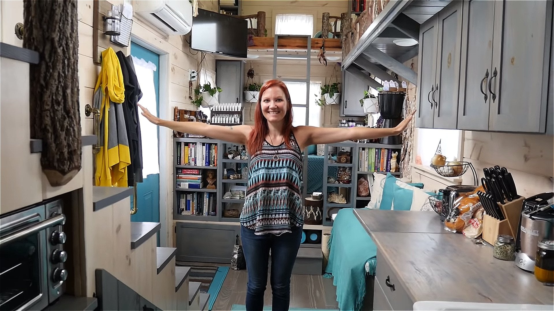 Former Hoarder Goes Tiny with her Two Cats and Home Business 006