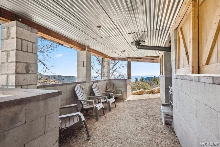 Funky Little Home in the Hualapai Mountains 67
