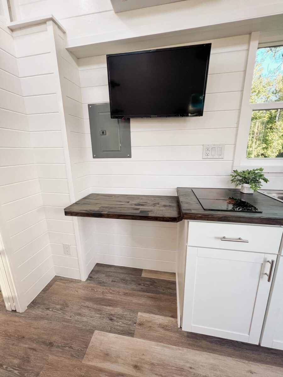 Gorgeous Triple L Tiny House w: First Floor Bedroom 3