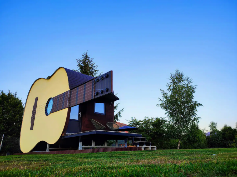 Guitar House in Romania 10
