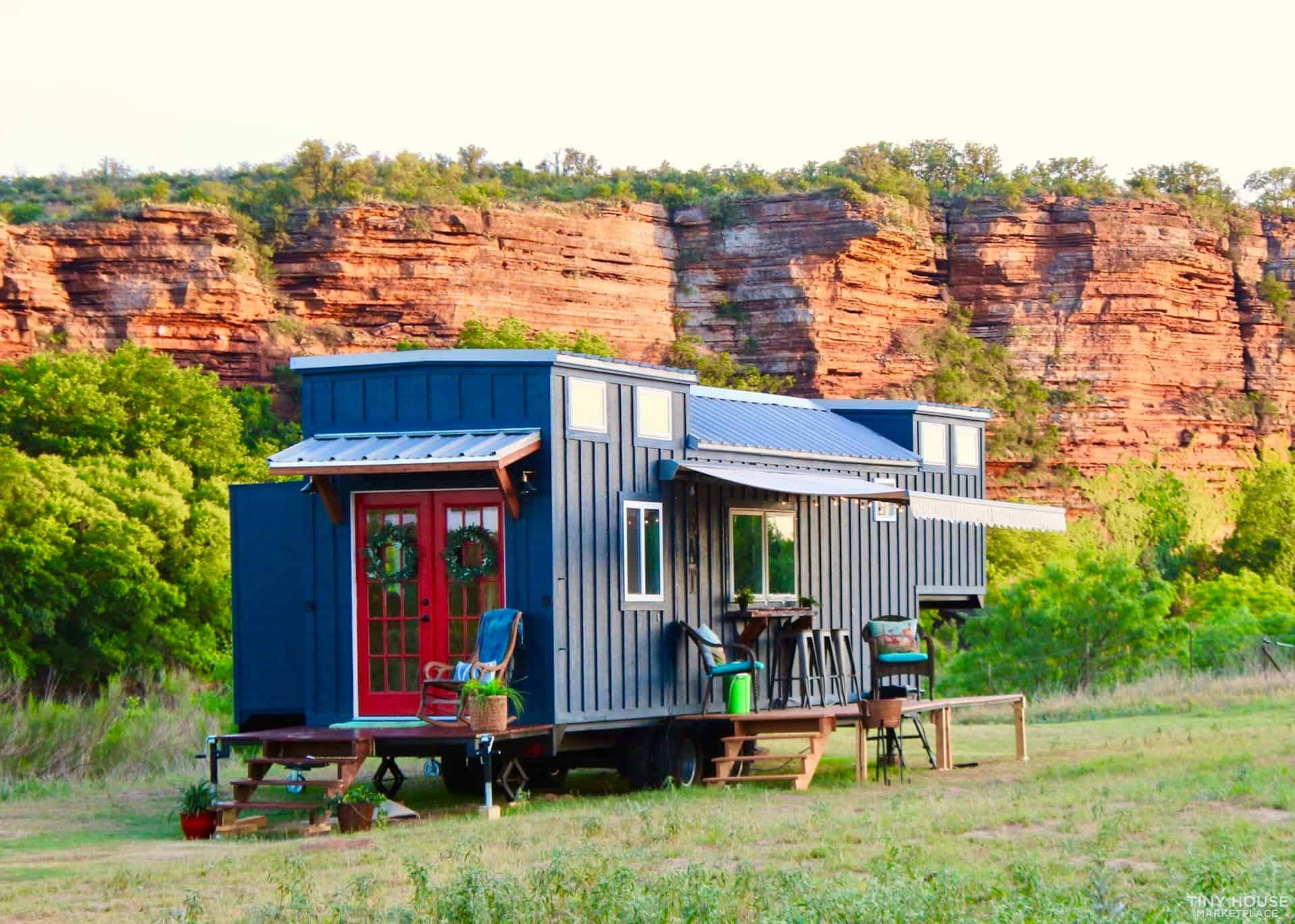 Cozy Tiny House with Scenic Cliff View
