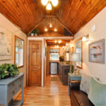 harry-connick-jr-stays-in-the-pioneer-tiny-house-5