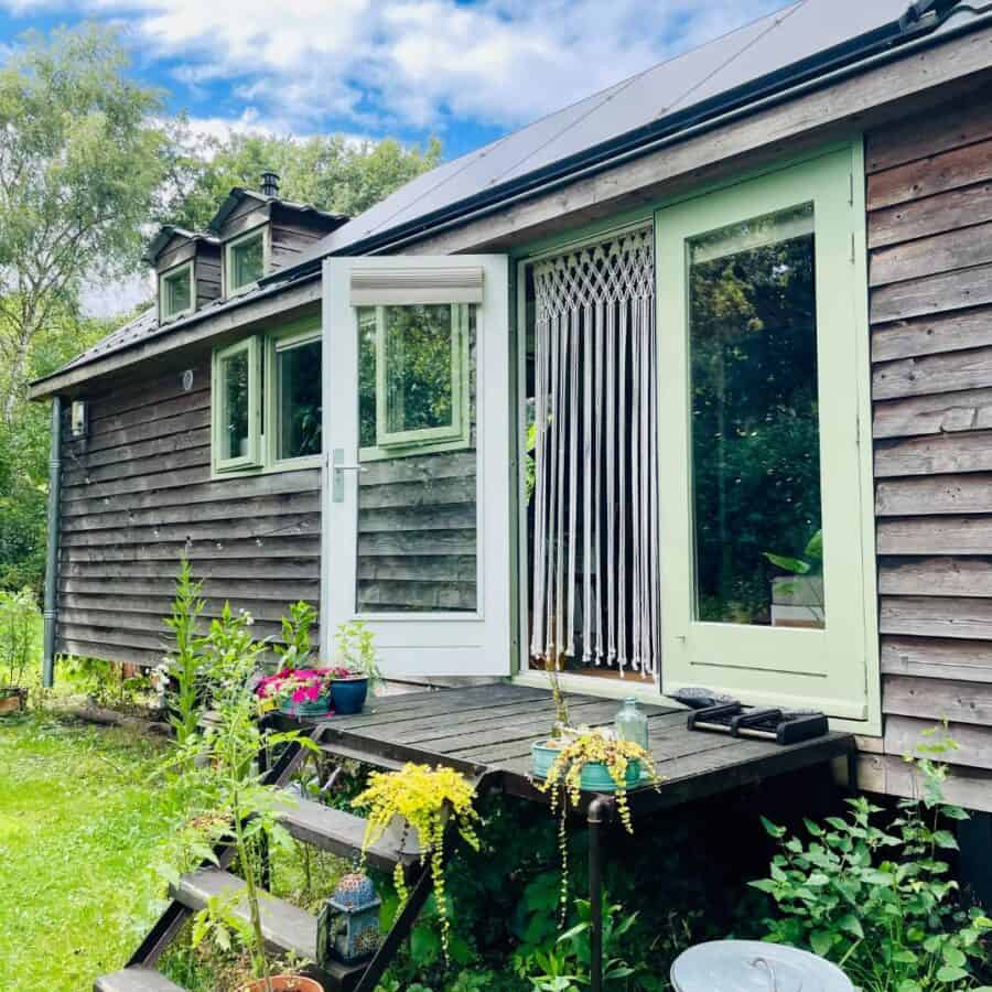 Charming DIY tiny house with green accents in the Netherlands, showcasing innovative small space liv.