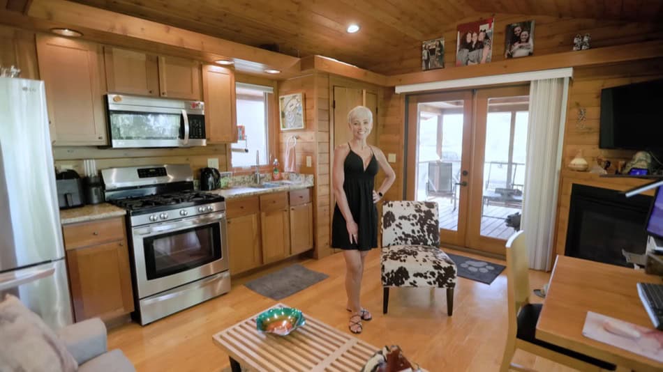 Crystal's 399 sq ft tiny home