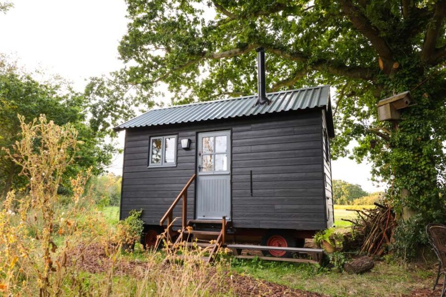 He’s 21 & Built His Own £5K Tiny Home! 4455555