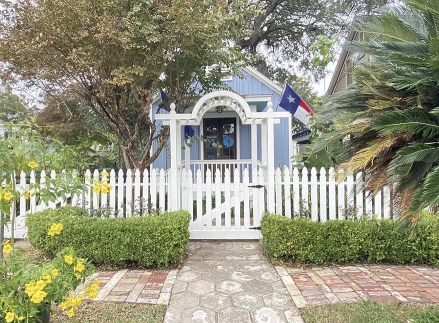 Historic Cottage in Galveston 001