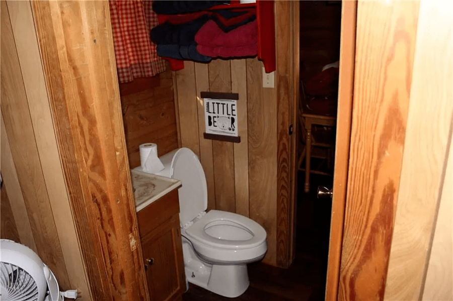 Furnished Turn-Key Log Cabin in Arkansas For Sale