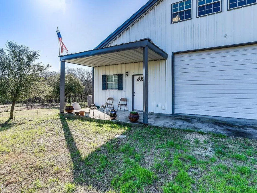 Tiny House, Huge Barn & Lots of Land For Sale: Blooming Grove, TX
