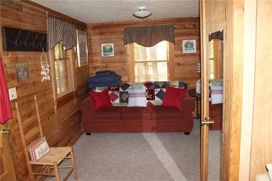 Furnished Turn-Key Log Cabin in Arkansas For Sale