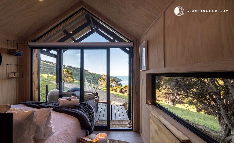 Incredible-Tiny-House-with-Amazing-Views-in-Akaroa-004