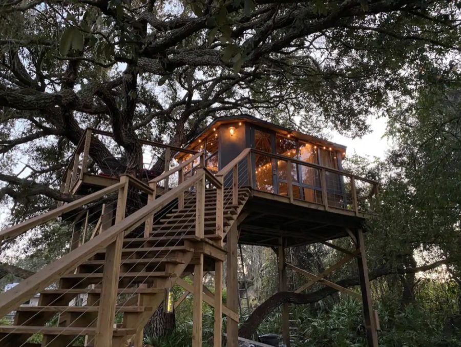 Incredible Tree House Nestled In 300-Year-Old Oak Tree In Saint Cloud Florida via Karen And Rick-Airbnb 002