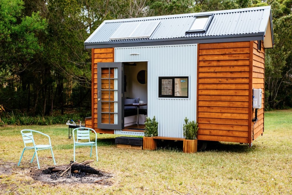 Independent Series 4800DL Tiny House on Wheels by Designer Eco Homes 001