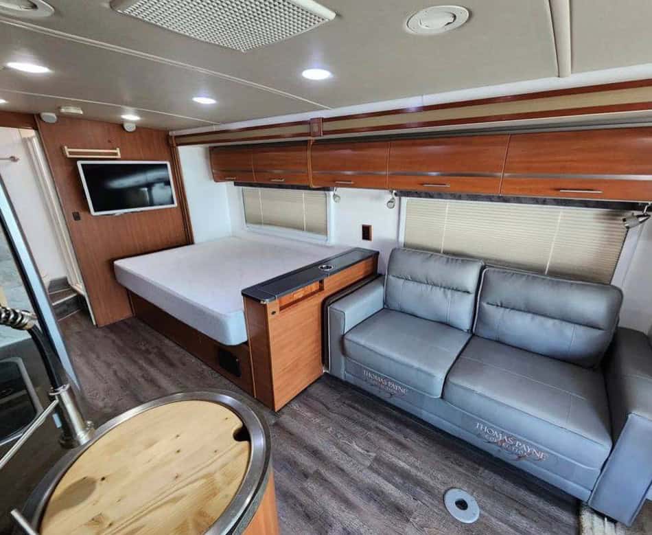 Tasca Rv This 25-ft. Class A Diesel Motorhome Gets 17MPG!