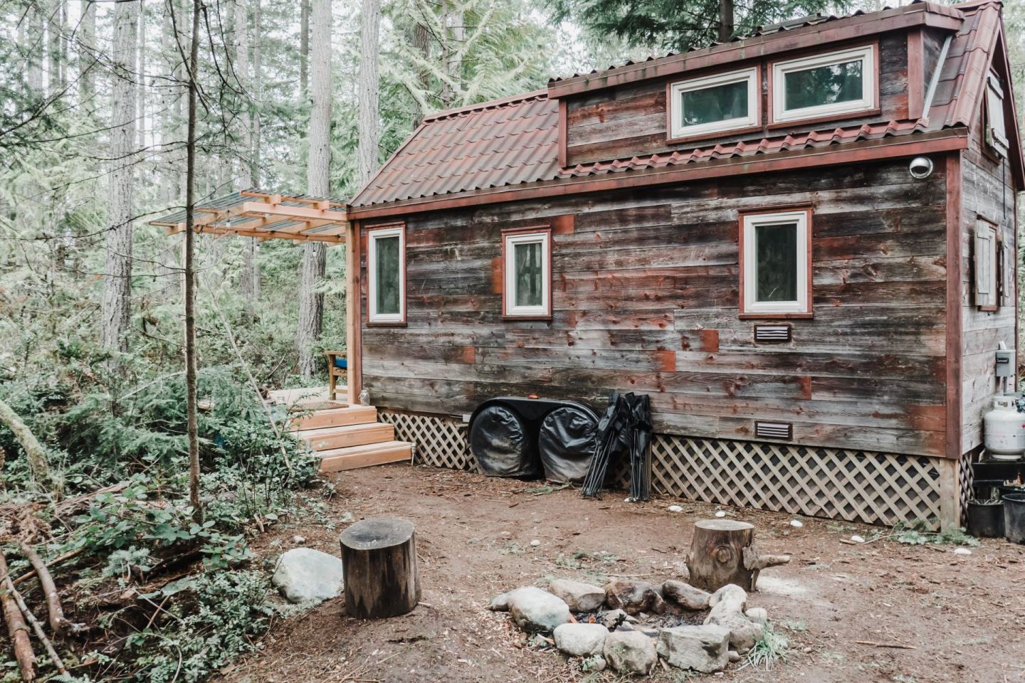 Jenna Adds a Porch to Her Tiny House on Wheels 002