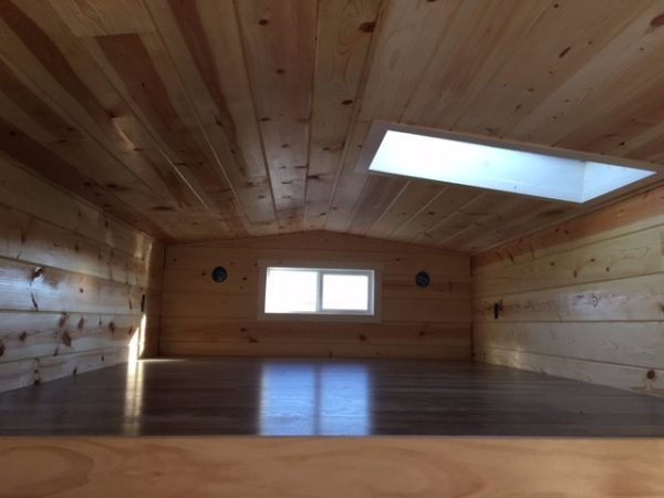 knotty-pine-midwest-tiny-home-4