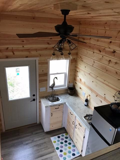 knotty-pine-midwest-tiny-home-6