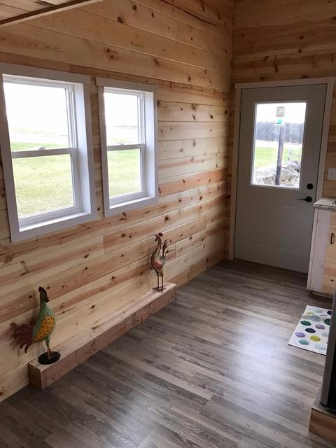 knotty-pine-midwest-tiny-home-8