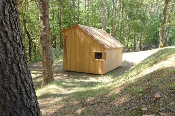 Modern Thoreau-like Little Cabin in Italy