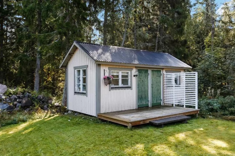Little Off-Grid Cottage in Sweden 0010